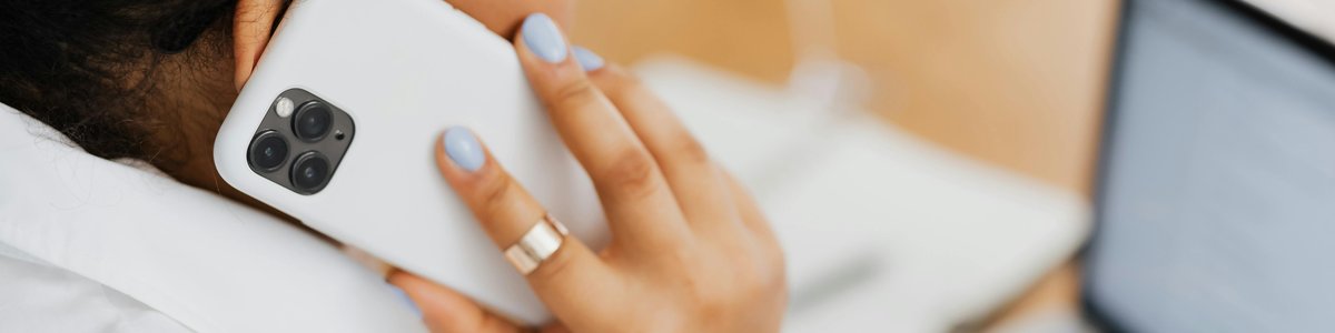 Business advisor on phone managing line of credit